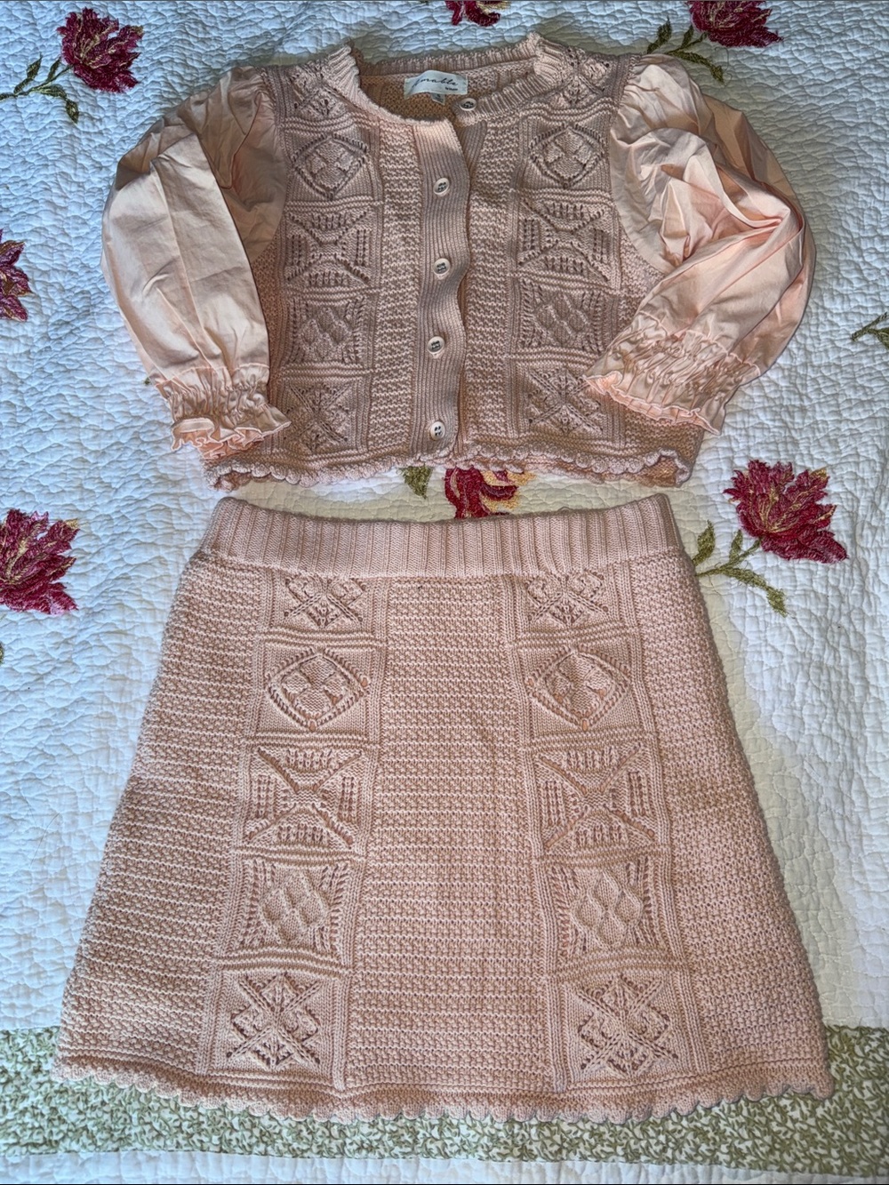 Amable Women’s Two Piece Set